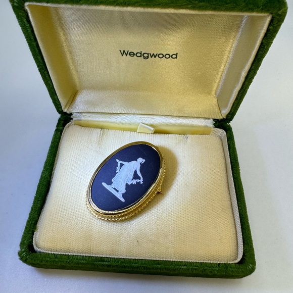 VERY RARE Black bassalt Wedgwood cameo gold filled pin brooch pin pendant - Picture 2 of 11